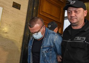Съдийската колегия на Висшия съдебен съвет (СК на ВСС) образува дисциплинарно производство срещу съдията от окръжния съд в Търговище Мирослав Митев, който е обвинен, че е поискал и получил подкуп, съобщи Лекс. Предложението за образуване на производството е на Инспектората към ВСС, според който съдията е извършил нарушения на етичния кодекс, които са довели до уронване на престижа на съдебната власт.
