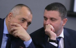 От прокуратурата са разпитвали и депутати от ресорната хазартна комисия в НС, но и там не са открити данни обвиненият в 19 престъпления  Божков да е бил изнудван