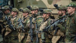 
Немската армия не разполага нито със силите, нито с необходимото оборудване, за да защитава ефективно страната, съобщи таблоидът Bild, като се позова на свой собствен анализ на състоянието на въоръжените сили. Изданието проверява фактите в предупреждението, отправено преди повече от седмица от генералния инспектор Карстен Бройрер, най-високопоставения военен в страната.

