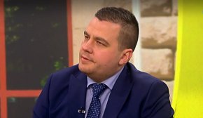 
"До момента изпра имиджа и на Бойко Борисов, и на Делян Пеевски. Такава съдебна реформа ли очакваше обществото от площадите 2020 г.".
