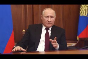 Путин зарадва своите с данните за икономическия растеж от 3,5 процента на фона на прогнози за 2 на сто и при близо до нулев или под нулата в основни стопански сили като Германия и САЩ. Той също така рапортува за реален ръст от 8% на заплатите, като това е преди увеличението след броени дни - от 1 януари, на минималната, а с нея - на всички останали, с нови 18%. Путин се хвали и с рекордно ниска безработица от 2,9 на сто.