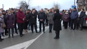 Села във Врачанско системно мръзнат на свещи заради липса на ток