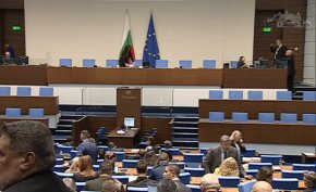 
 Тошко Йорданов - ИТН: "Унизително беше да има безредици, а вие, господин председател, стоите като някаква муха отзад. А тук е пълно с конституционалисти, ще хванете флекса и с глупав ентусиазъм ще режете конституцията грубо. Искате сглобката да овладее държавата."