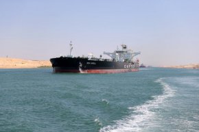 
Британският енергиен гигант BP временно спира всички доставки на суров петрол през Червено море