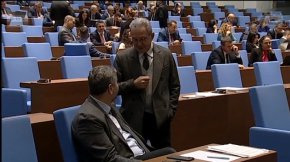 
Никола Минчев от ПП-ДБ опонира, че целта на подобен текст в Конституцията е да се даде конституционна опора за разследване на главния прокурор.
