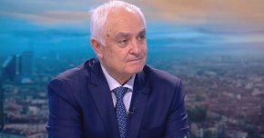 
Той коментира, че парите за отбрана в Бюджет 2024 са 4,2 млрд. лв., което е увеличение с около 800 млн. лева. Така догодина ще се достигне целта на НАТО за отбрана да се отделят 2,5% от БВП.