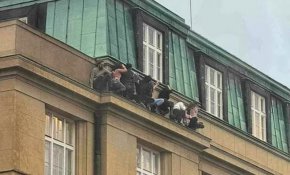 Извършителят на нападението в Прага се е самоубил