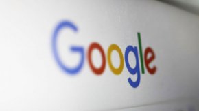 
Те също така обвиниха Google, че е взела частната активност на потребителите на Chrome при сърфиране и след това я е свързала с вече съществуващите им потребителски профили.