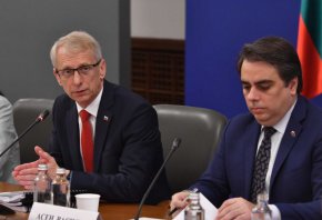 
По европейската методология дефицитът на сектор "Държавно управление" за 2023 г. се води дори по-нисък – 2.2% от прогнозния БВП, уточняват от МФ.
