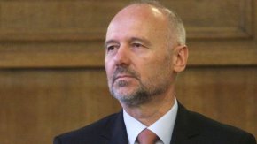 

"Радваме се, че всички се върнаха живи и здрави. Без инциденти мина цялата мисия. Видяхте, наградихме ги. Всеки е заслужил този знак, който е за участие в мисии. Някои от тях имат по четири и по повече мисии от тези военнослужещи. Това е работата на Българската армия".