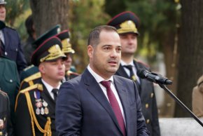 

Ексцесиите по време на протеста доведоха до искане на оставката на Калин Стоянов и създаване на временна парламентарна комисия, която да разследва твърденията за полицейско насилие.

