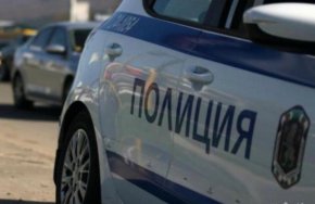 Момчето е взело автомобила на сестра си без тя да знае.