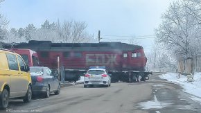 Пътнически влак дерайлира в Добричко