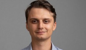 
Той подчерта, че не знае защо е сключен бракът.
