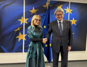  Министър Стойчева и еврокомисарят по вътрешен пазар Тиери Бретон