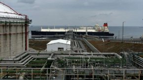 
Подписването на споразумение за междусистемно свързване на газопреносните мрежи на България и Турция в точката Странджа/Малкочлар е от ключово значение за диверсификацията на източниците на природен газ не само за България, а и за регионалния и европейския газови пазари, коментират от "Булгартрансгаз".