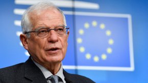 "За да бъдат тези санкции ефективни, се нуждаем от пълно сътрудничество от страна на нашите партньори. Следим отблизо търговията между нас, между страните от Централна Азия, с тях и Русия. Опитваме се да анализираме кои са механизмите, благодарение на които санкциите се заобикалят", каза той.