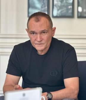 Продължаваме промяната и завърналият се в страната бивш хазартен бос Васил Божков е много вероятно да организират протести срещу кабинета на Мария Габриел още в първите топли пролетни дни. Тази информация върви в кулоарите на властта.