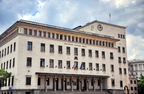 
В същото време размерът на потребителските депозити в банките нараства с 11% на годишна и с 4,6% на тримесечна база, достигайки 79,984 млрд. лева.