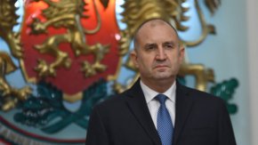 "С приетите преходни и заключителни разпоредби на Закона за изменение и допълнение на Наказателно-процесуалния кодекс целенасочено се пренебрегва върховенството на Конституцията", посочва държавният глава.
