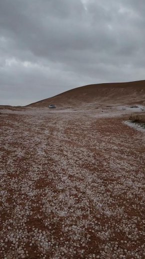 Градушка покри пустинята в Абу Даби