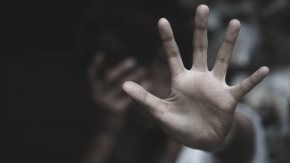 
42-годишният мъж е задържан за срок до 72 часа с постановление на наблюдаващия прокурор за причинена телесна повреда на дете в условията на домашно насилие. Детето е настанено за лечение и наблюдение в болница.