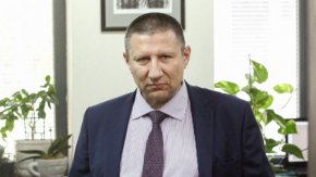 
Предложението на главния прокурор е във връзка с подадените пред Висшия прокурорския съвет оставки на досегашното ръководство на СРП, в т.ч. на четиримата заместник районни прокурори, които в своя декларация се разграничават от действията на административния ръководител на РП-София.
