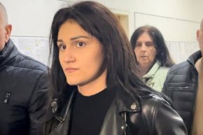 Районната прокуратура в Стара Загора ще обжалва решението на Районен съд-Пловдив да прекрати съдебното производство и да върне обвинителния акт срещу Георги Николаев, обвинен в насилието срещу Дебора от Стара Загора, предаде БНТ.
