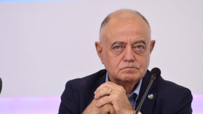 
Ако службите си вършели работата, нямало да го има случая и "Нотариуса", а и нямало да го убият.
