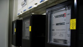 Да бъдат въведени гъвкави тарифи на тока за бита и цените вечер да бъдат по-високи от тези през деня, предложи Карел Крал, изпълнителен директор на Електрохолд България, по време на конференцията “Енергиен форум 2024”.