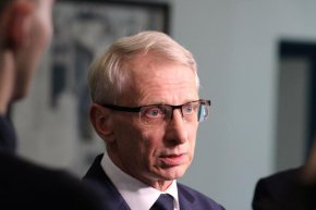 

Управленската програма е до края на 2024 г., и е естествено тя да бъде обновена, а министрите да бъдат подбрани така, че да могат да я изпълнят, коментира още премиерът.
