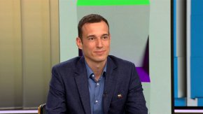 Терзиев говори пред националната телевизия и за проблема с многото автомобили.