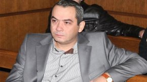 
През 2021 година в ГДБОП е получен сигнал за търговия с влияние, подаден срещу Петър Петров по прякор Пепи Еврото. "През ноември 2021 година в ГДБОП е получен сигнал от Антикорупционния фонд. В него са посочени данни, касащи обвързаността на бивши и настоящи служители на МВР с охранителната фирма "Делта Гард".