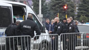 Подвизаващият се под псевдонима Червения пират, за който от полицията имат информация, че е заплашвал с мейли съдии и политици, е арестуван.