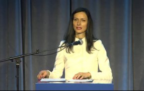 Но ГЕРБ няма усещането за равнопоставеност в правителството, въпреки, че спечели изборите и в носеното на отговорност от свършеното или несвършеното, подчерта Габриел.

 