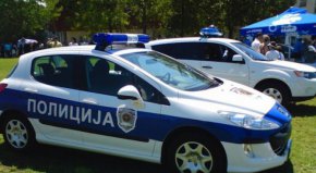 Властите в Южна Сърбия днес задържаха българин по подозрение, че е произвеждал и продавал наркотични вещества.