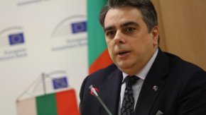 "Как се лъже в промяната, ако искаш да си финансов министър и да те считат партийните плебеи за гений?