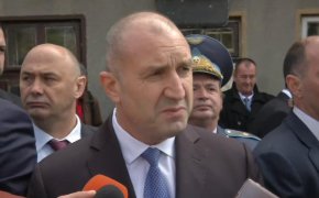 
Държавният глава уточни, че безкрайните препирни и спорове между управляващите водят до отлив на обществено внимание към важни за страната политически процеси.