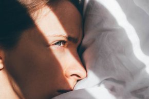Събуждайки се се преобръщаш, за да провериш часовника, и установяваш, че е 3 ч. сутринта - същият час, в който се събуди снощи. И предишната нощ.
