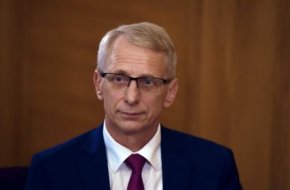 
Държавата има сключени типови договори за кредитиране на студенти и докторанти с шест банки.