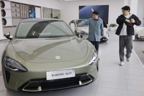 Компанията Xiaomi Automobile е получила повече от 20 000 неотменими поръчки за първия си модел за по-малко от 48 часа от пускането на колата в продажба, каза вътрешен човек пред Yicai.