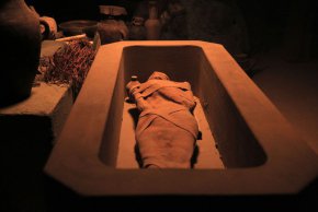    Гледаме сериал за тайните на древните мъртъвци 