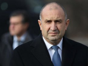 
Ще настоявам премиерът Главчев да си спази обещанието, че ще предложи кабинет, който е равно отдалечен от всички партии. В петък ще го поканя да обсъдим неговите предложения за рокади, но не може да се предлага за министър зам.-председател на партия."