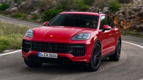 Германският производител Porsche продължава да залага на предлагането на голям брой версия на моделите, които продава.