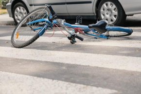 Велосипедист е с опасност за живота след удар от автомобил във Варна, съобщиха от полицията, цитирани от Dariknews.
