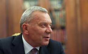 
„Искаме да сме сигурни, че [програмата] „Аполо“ не е върховата точка“ на човешките космически изследвания, заяви Мъск на събитието на Института Милкен.
