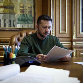 Украинският президент Владимир Зеленский е освободил генерал-майор Сергей Руд от поста началник на службата за държавна охрана, съобщава президентският уебсайт.
