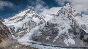 
Лукас Фуртенбах от австрийския експедиционен оператор Furtenbach Adventures нарече подвига на Кул забележителен.
