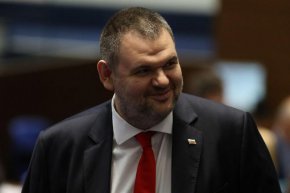 
Предупреждавам г-н Радев - употребата на страховете на хората се наказва от народа! 