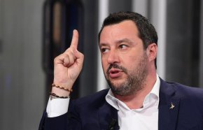 НАТО не може да ни накара да убиваме в Русия, нито пък някой може да ни накара да изпратим италиански войници да се бият или да умират в Украйна", каза Салвини и заяви, че Рим изпраща на Киев оръжия само за да се „защитава“, а не за да се „бие, нанася удари и убива извън територията си“.


